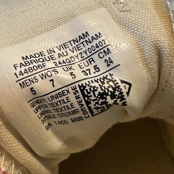 Bright Pink Low Top Converse Women’s 7 - Picture 9 of 12